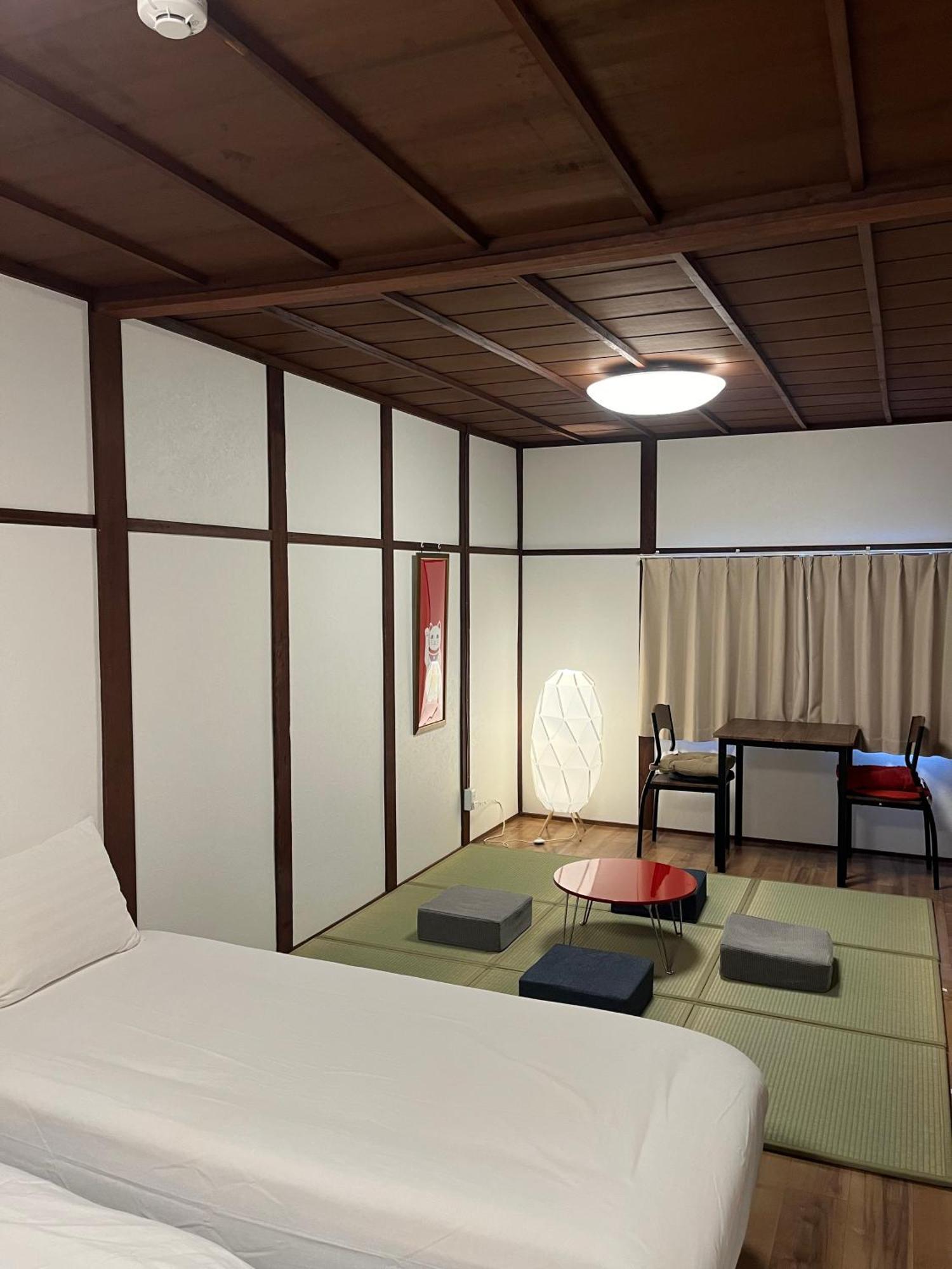 Yagara Terrace House C Ōsaka