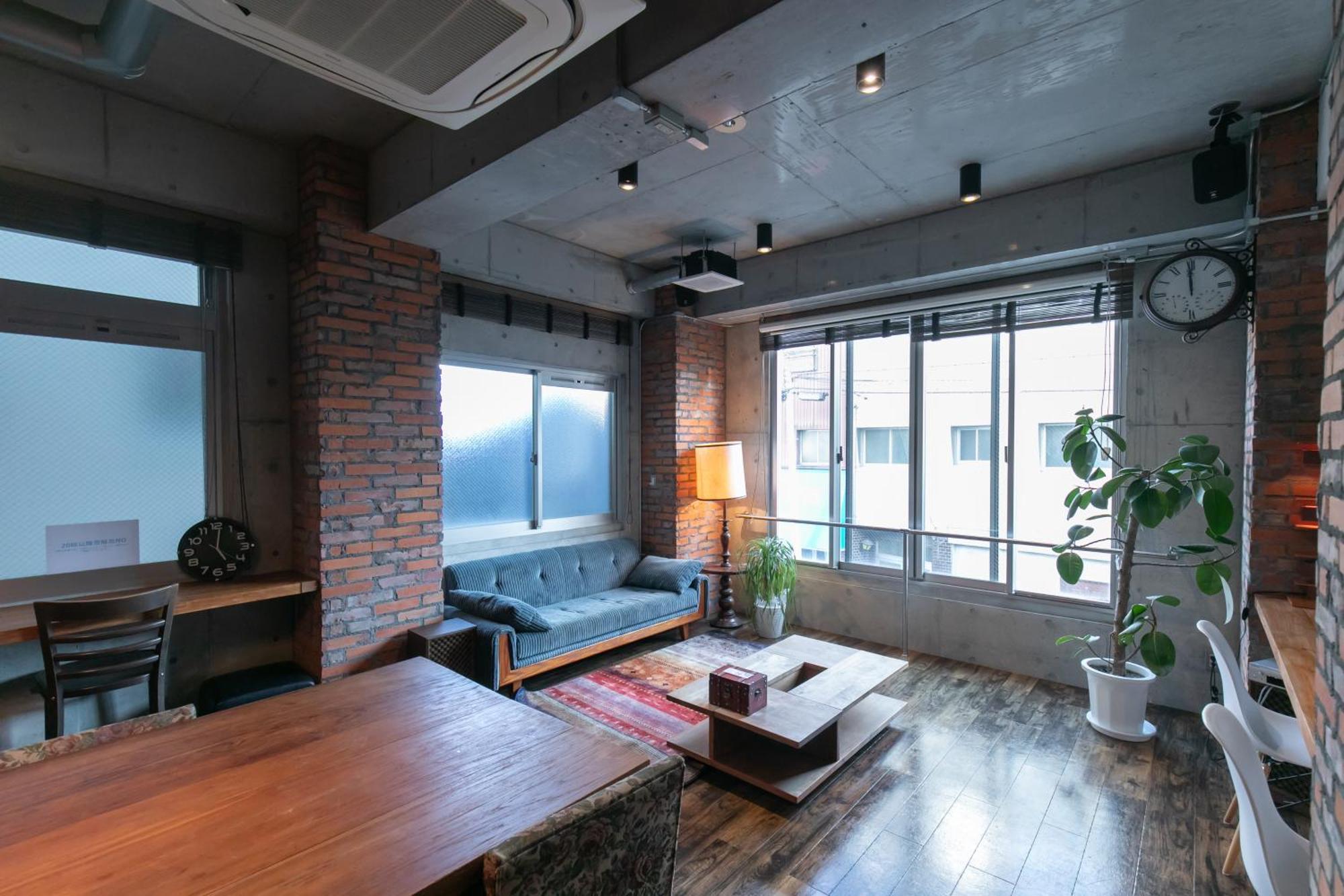 Crewso Designers House For Max 16ppl *